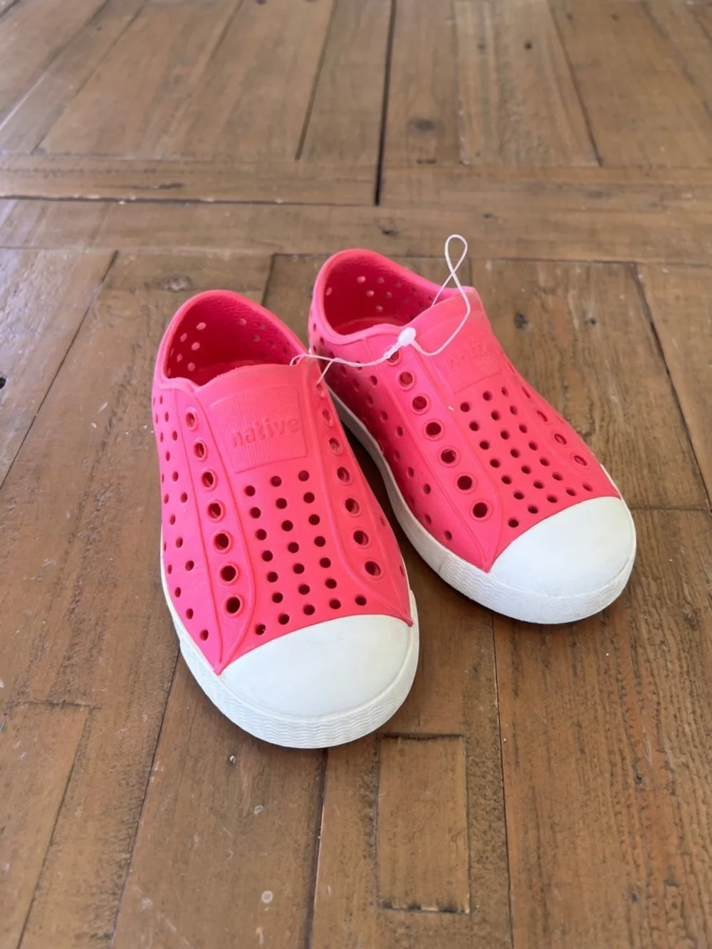 Native Jefferson bright pink slip on waterproof sneaker sandals girls 8